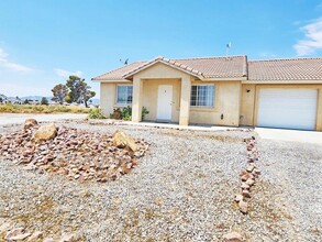 600 San Lorenzo St in Pahrump, NV - Foto de edificio - Building Photo