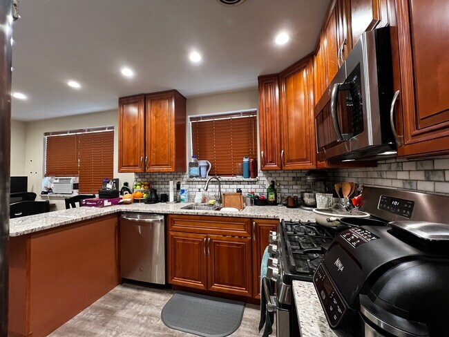 8052 N Oriole Ave in Niles, IL - Building Photo - Building Photo