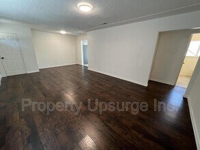 945 De Moll Dr in Redding, CA - Building Photo - Building Photo