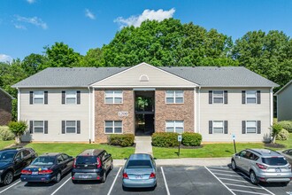 Cherokee Hills Apartments in Cleveland, TN - Foto de edificio - Building Photo