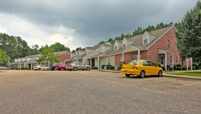 Quail Hill and Manchester Apartments of Fu... in Fuquay Varina, NC - Foto de edificio - Building Photo