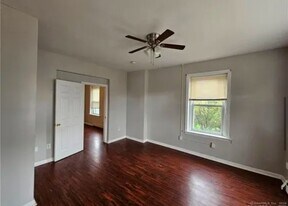 411 E Main St in Bridgeport, CT - Building Photo