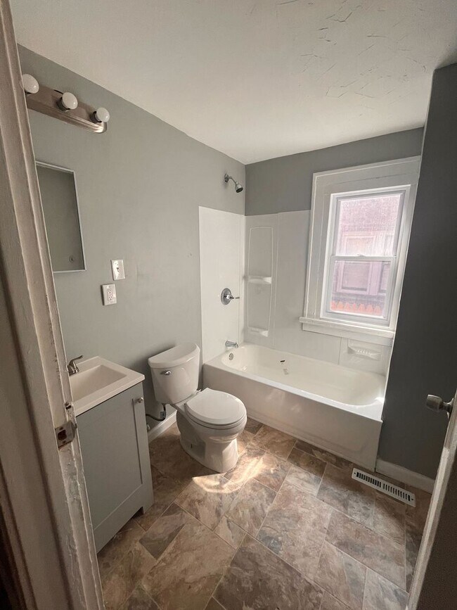 798 Alhambra Rd in Cleveland, OH - Building Photo - Building Photo