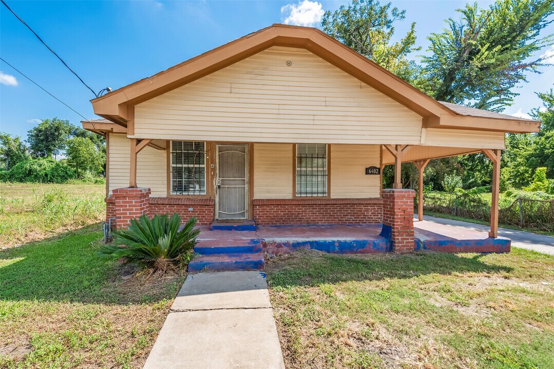 6402 W Montgomery Rd in Houston, TX - Building Photo