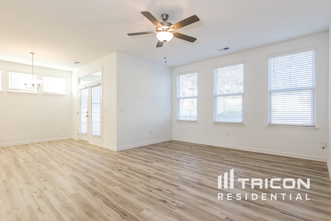 172 Everett Sq in Mcdonough, GA - Building Photo