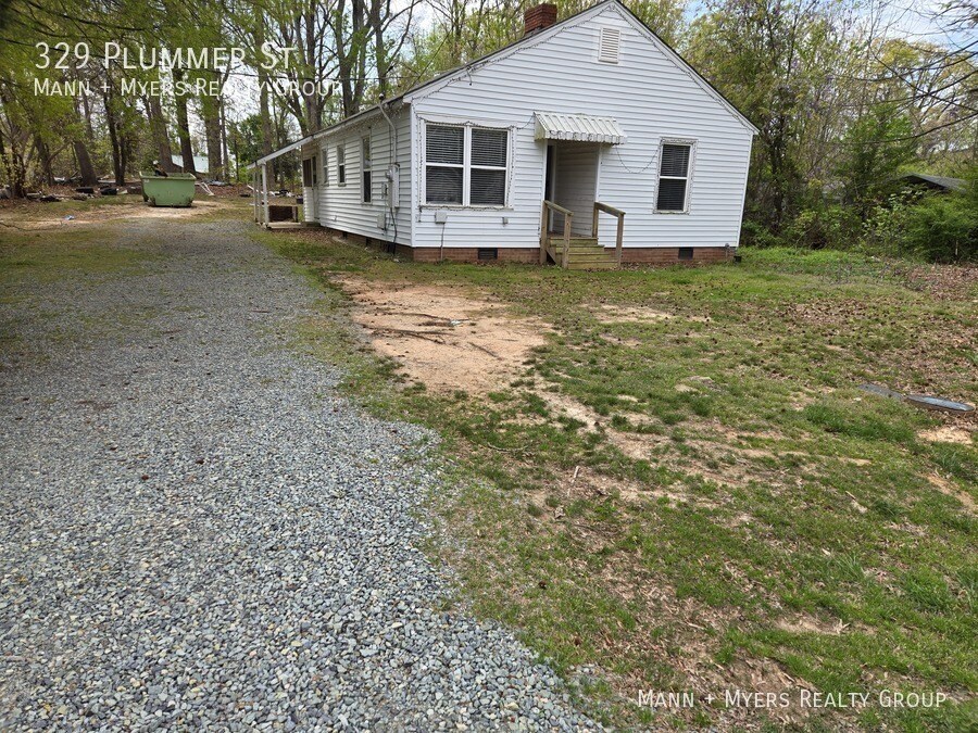 329 Plummer St in Asheboro, NC - Building Photo