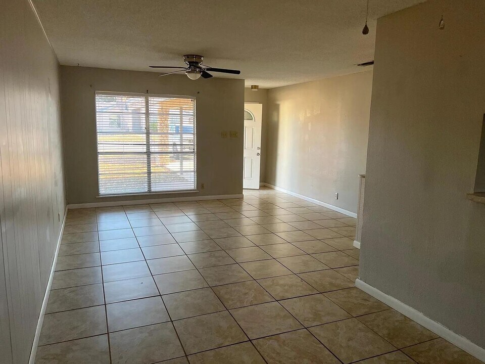 301 Mary Lou Dr in Del Rio, TX - Building Photo