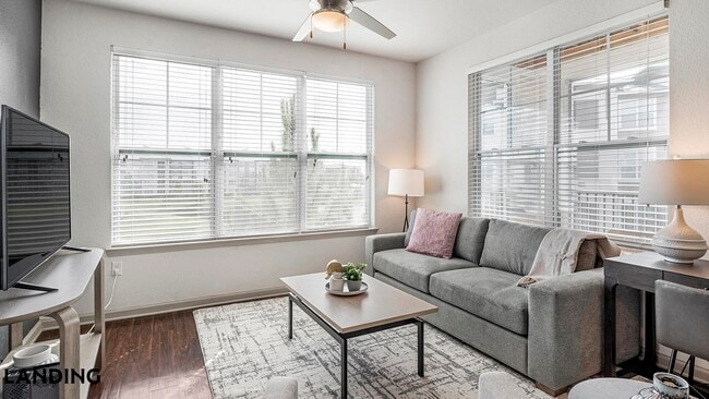 660 Yorktown St, Unit 3125 in Dallas, TX - Foto de edificio - Building Photo