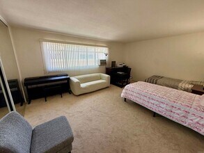 9575 Easter Way, Unit 5 in San Diego, CA - Building Photo - Building Photo