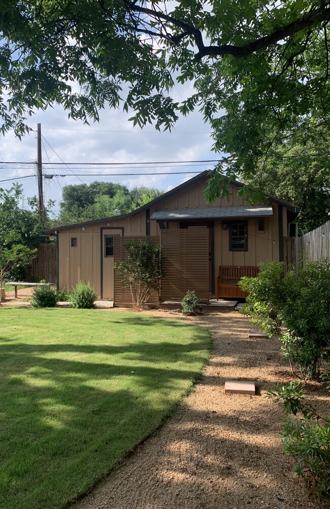 property at 623 W Mulberry Ave