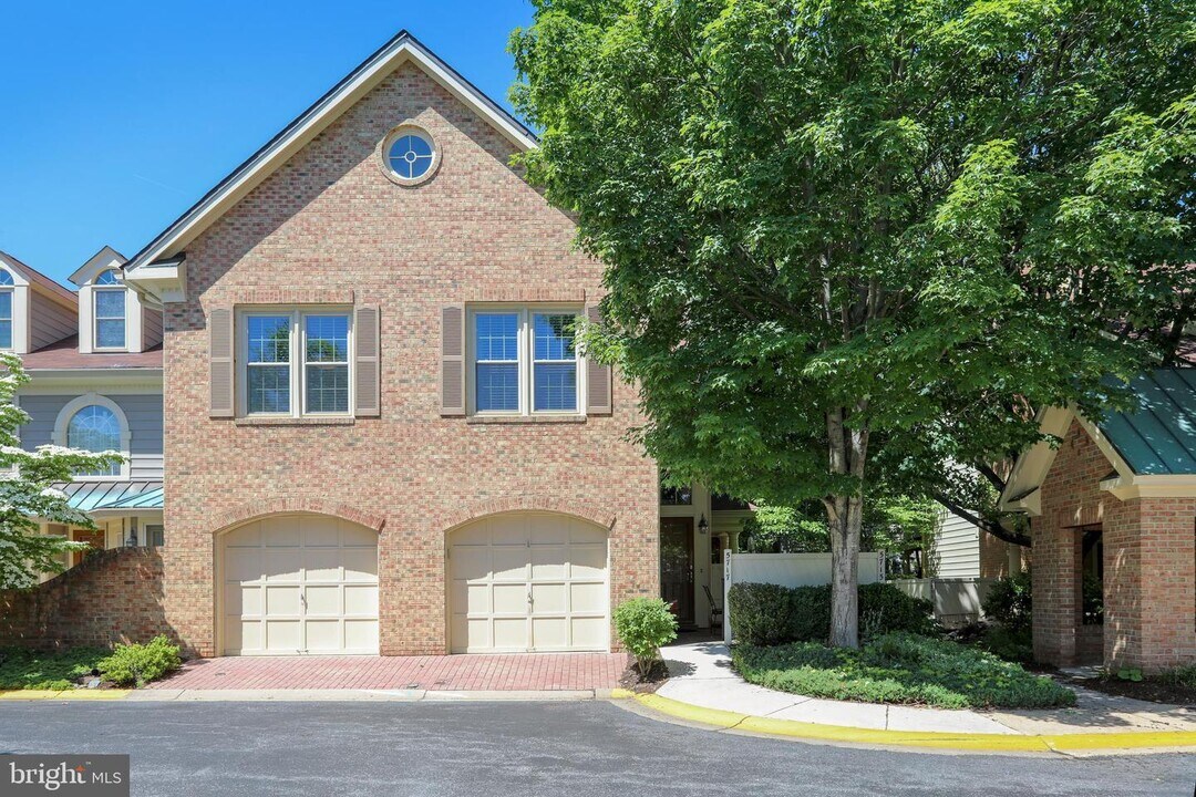 5717 Balsam Grove Ct, Unit Oliver in North Bethesda, MD - Building Photo