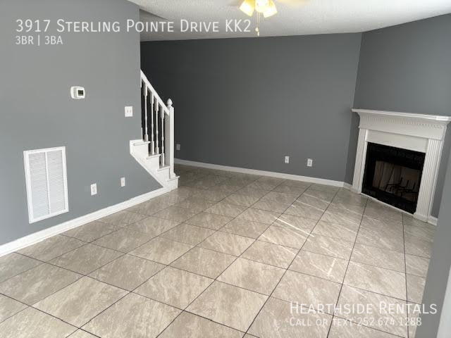 3917 Sterling Pointe Dr in Winterville, NC - Foto de edificio - Building Photo