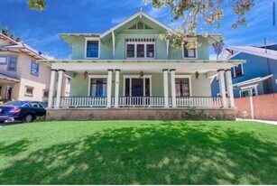1727 N Bush St in Santa Ana, CA - Building Photo
