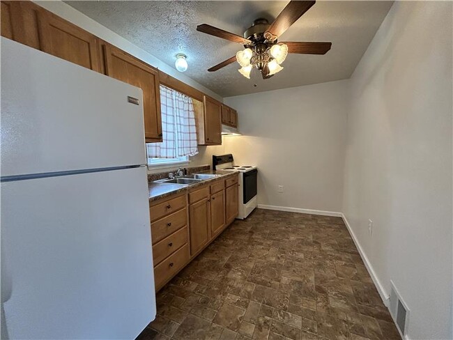 128 S 13th St in Weirton, WV - Building Photo - Building Photo