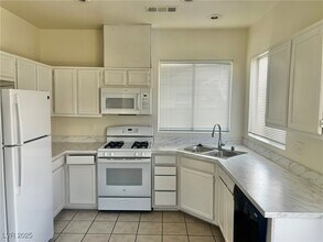 6656 Goldencreek Way in Las Vegas, NV - Building Photo - Building Photo