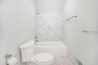 470 Brainard St, Unit 1 in Detroit, MI - Building Photo - Building Photo