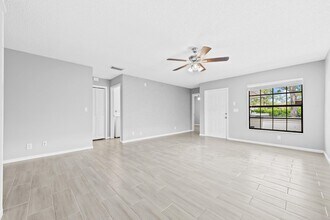 1229 Hyacinth Pl in Wellington, FL - Building Photo - Building Photo
