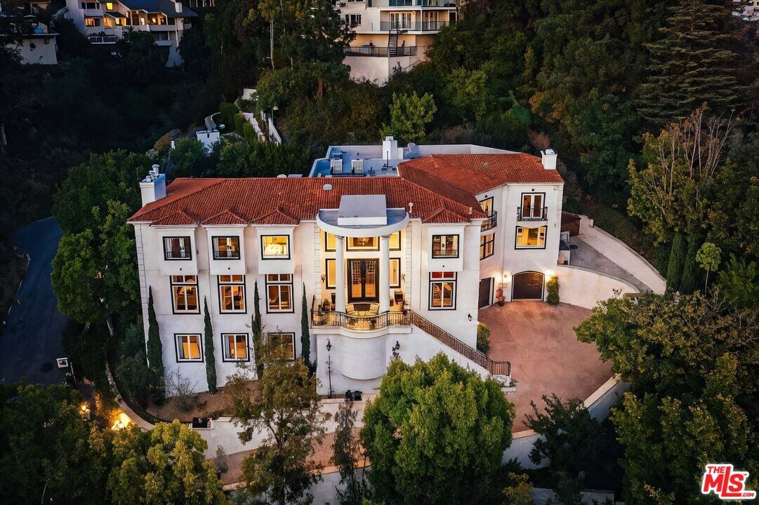1404 Dawnridge Dr in Beverly Hills, CA - Building Photo