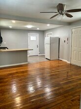 2225 W Olmos Dr, Unit 2 in San Antonio, TX - Building Photo - Building Photo