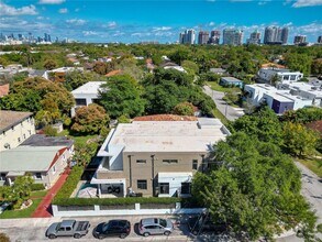 3443 Shipping Ave in Miami, FL - Foto de edificio - Building Photo