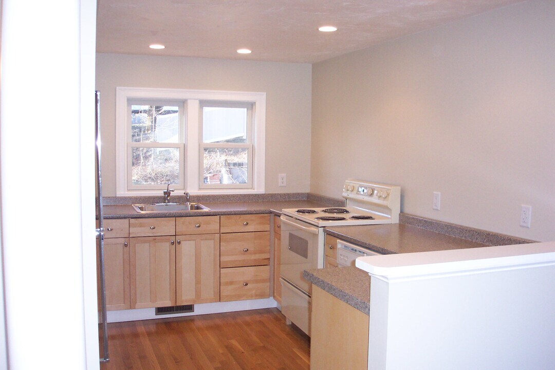 13 Wards Ln in Northbridge, MA - Building Photo