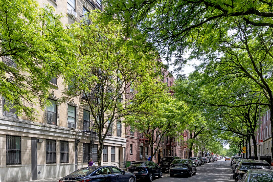 229 W 144th St in New York, NY - Building Photo