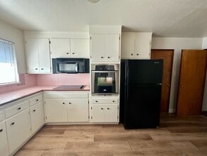 1962 Evergreen Ave in San Leandro, CA - Building Photo - Building Photo