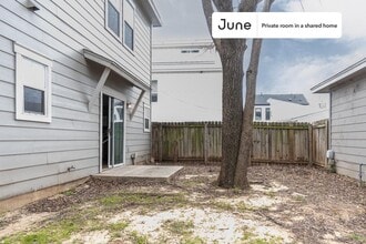 Room in Shared 5 bed/2 bath home, Unit B in Austin, TX - Building Photo - Building Photo