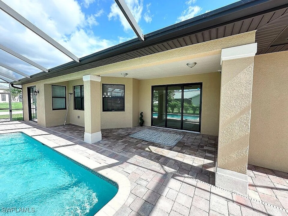 1205 SW 18th Terrace in Cape Coral, FL - Building Photo