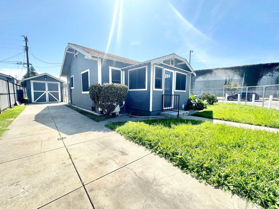 342 W 91st Pl in Los Angeles, CA - Building Photo