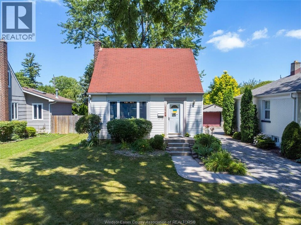 1748 Kildare Rd in Windsor, ON - Building Photo