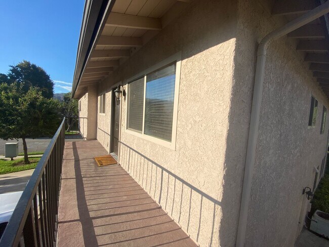 5985 Nelda St in Simi Valley, CA - Building Photo - Building Photo