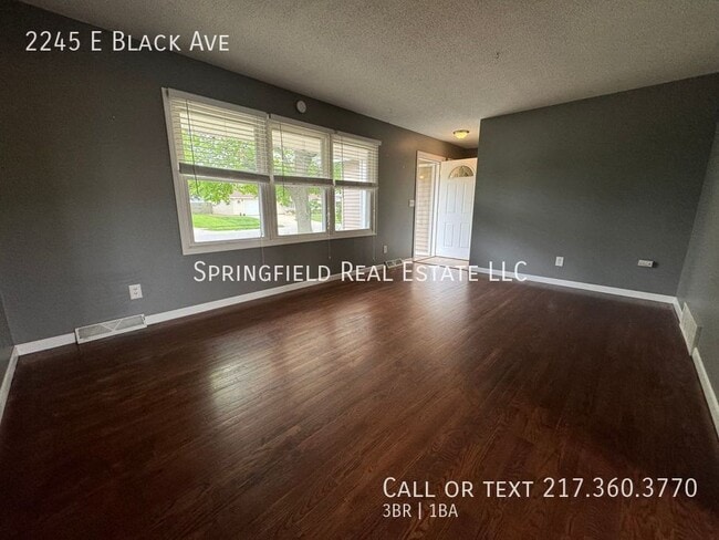 2245 E Black Ave in Springfield, IL - Building Photo - Building Photo