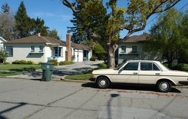 2101-2123 Williams St in Palo Alto, CA - Foto de edificio - Building Photo