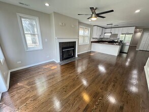 5438 S Indiana Ave in Chicago, IL - Foto de edificio - Building Photo