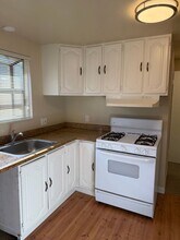 1174 Valota Rd in Redwood City, CA - Building Photo - Building Photo