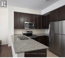 349 Rathburn Rd W in Mississauga, ON - Building Photo - Building Photo