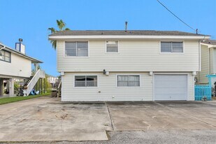 539 Pompano St in Bayou Vista, TX - Building Photo