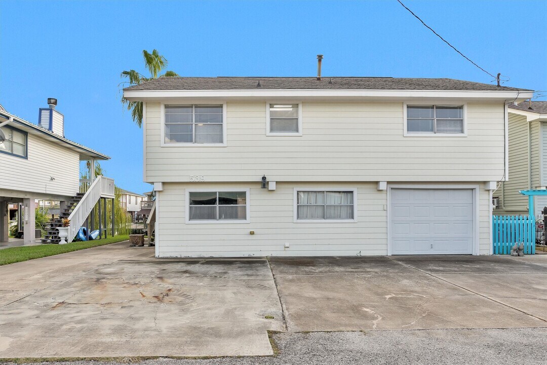 539 Pompano St in Bayou Vista, TX - Foto de edificio