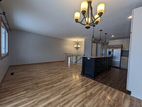 1112 E 145th St in Burnsville, MN - Building Photo - Building Photo