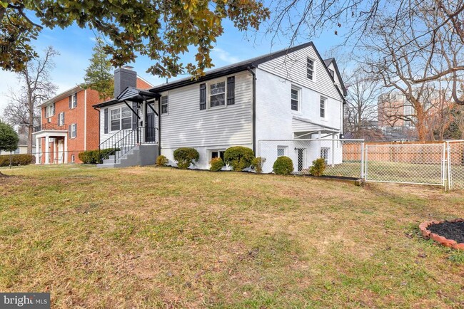 property at 617 N Wakefield St