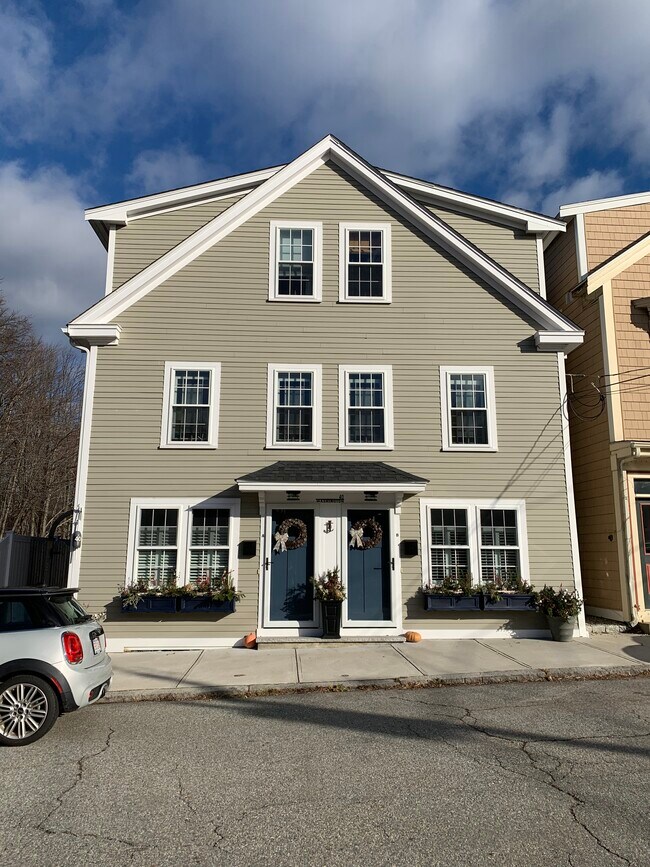 40 Washington St Rentals in Newburyport, MA