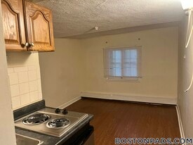49 S Huntington Ave, Unit B3 in Boston, MA - Building Photo