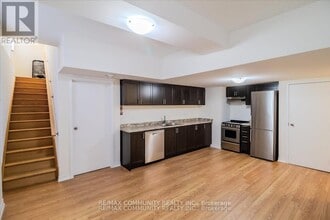 44 Bannister Rd in Barrie, ON - Building Photo - Building Photo