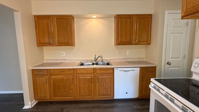 3935 Oregon Ave N in New Hope, MN - Building Photo - Building Photo