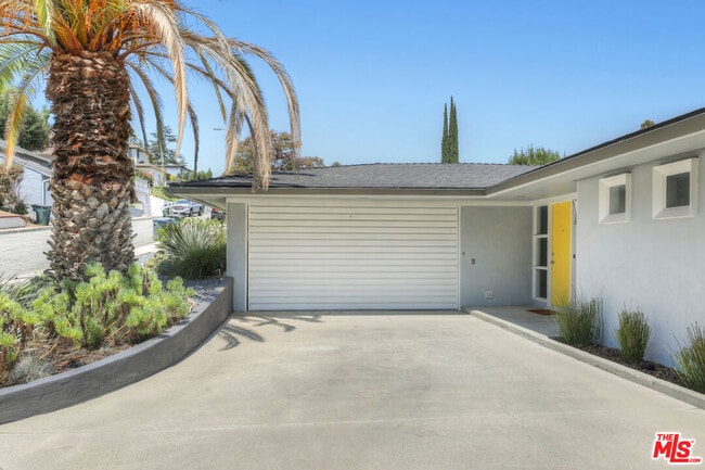 150 Anita Dr in Pasadena, CA - Building Photo - Building Photo