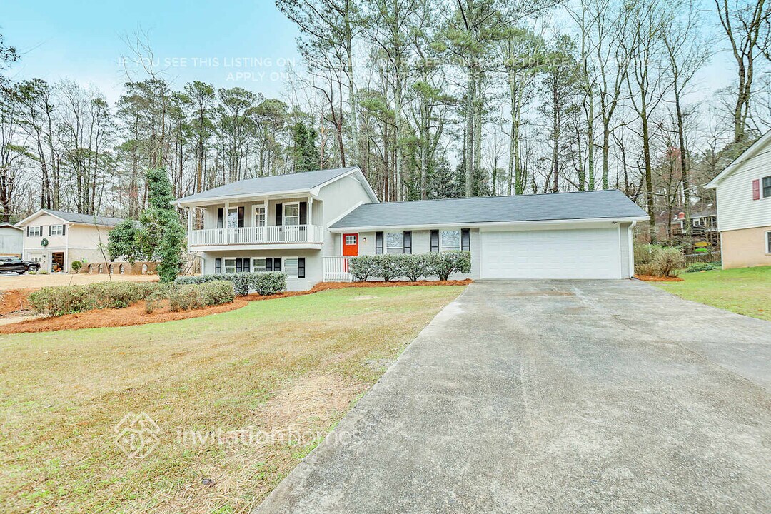399 Dorsey Cir SW in Lilburn, GA - Building Photo