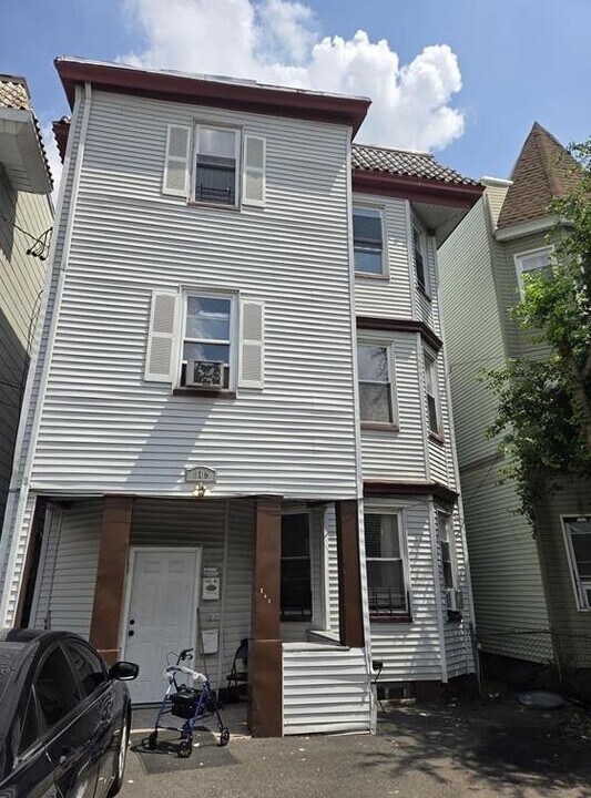 142 JOHNSON Ave in Newark, NJ - Building Photo