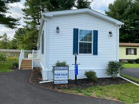 8854 Breinig Run Cir in Breinigsville, PA - Building Photo