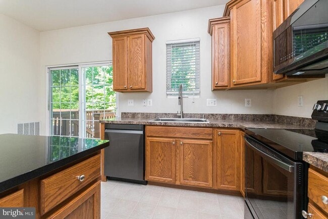 7706 Timbercross Ln in Glen Burnie, MD - Building Photo - Building Photo